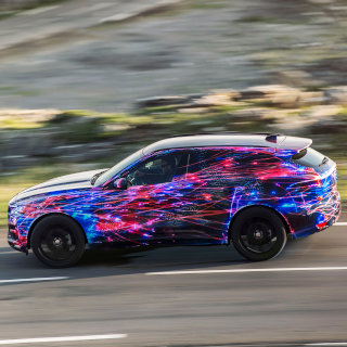 ジャガー「F-PACE」走行テスト実施、乗り心地とハンドリングの新機軸を樹立