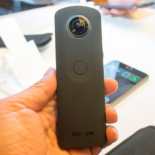 リコー、IFA2015で「RICOH THETA S」を発表 - さらに高画質になった全天球カメラ