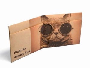 紙でできた猫デザインの財布が販売中