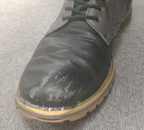自分で靴を直す はがれたソールを100均ボンドで貼り直してみた マイナビニュース
