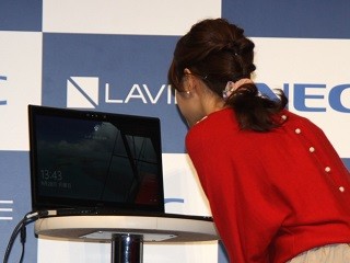 Windows 10搭載の新「LAVIE」は「D3コンセプト」を推進 - NECが秋冬PCを訴求