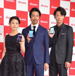 堤真一、4Kスマホで撮影した自身の"ヒゲ面"に驚がく「汚いっすね～!」