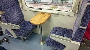 Jr東日本 山田線キハ110系の車内に固定テーブル設置 車内での飲食を想定 マイナビニュース