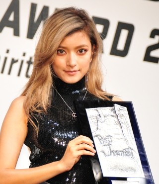 ローラ、「ベストジーニスト」で殿堂入り 藤ヶ谷太輔「来年も獲りたい」