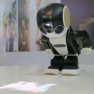 「RoBoHoN」にシャープが賭ける理由 - 西田宗千佳の家電ニュース「四景八景」