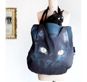 黒猫の顔が丸ごとバッグになったフェイスバッグ発売