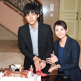 松坂桃李&木村文乃がケーキ入刀!? 新ドラマ撮影現場の誕生日祝いに苦笑い