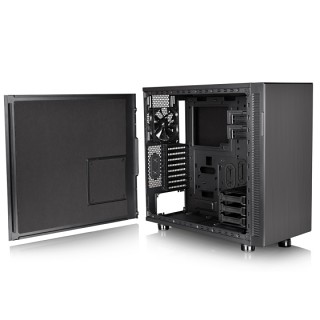 Thermaltake、吸音材を使用して静音性を高めたミドルタワー型PCケース