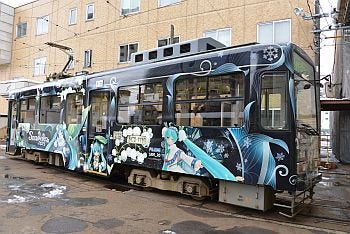 北海道 札幌市電 雪ミク電車 この冬も運転 ウィンタースポーツが