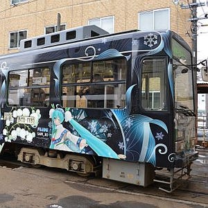 北海道・札幌市電「雪ミク電車」この冬も運転! ウィンタースポーツがテーマ