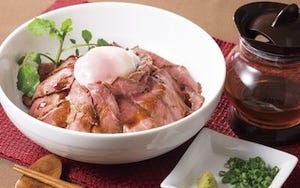 ぎっしり盛りの「ローストビーフ丼」など、デニーズが「冬のごちそう」提供