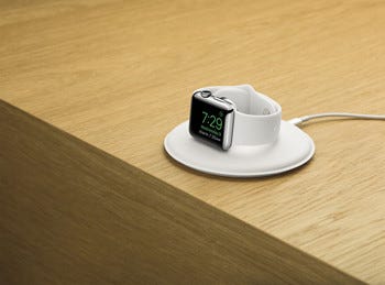 アップル純正のapple Watch充電ドック発売 自動でナイトスタンドモードに マイナビニュース