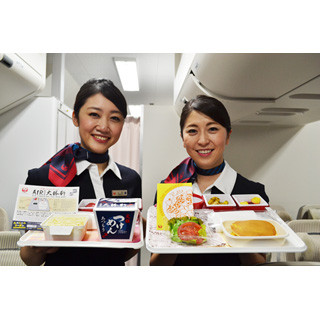 JAL、新機内食の大勝軒とカフェ・カイラを実食 -「ストーリー」を感じる味