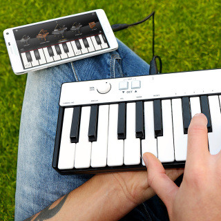 iPhoneからPC/Macに対応する小型25鍵キーボード「iRig Keys MINI」を発売