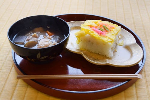 鍋に丸ごとみかんの衝撃 山口県新名物 みかん鍋 に タチウオ鏡盛り って 1 伝統の味はでっかく作る 岩国寿司 と 大平 の秘密 マイナビニュース