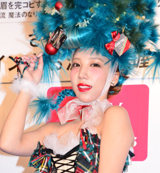 ざわちん、巨大ツリーヘアを披露もクリスマスは「クリぼっち」とポツリ