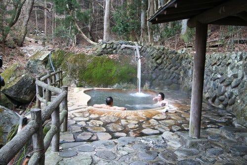 東京都は混浴ngだけど神奈川県はok 知っておくべき混浴温泉の魅力とマナー 1 マイナビニュース