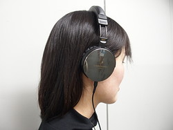 オーテクのオンイヤーヘッドホン「EARSUIT」を聴き比べ - ウッドと