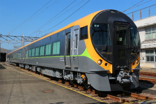 JR四国8600系&予讃線8000系アンパンマン列車、3/26デビュー前に車両展示会