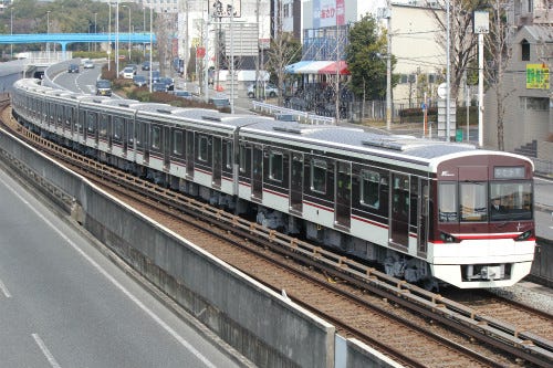 北大阪急行電鉄9000形9003号車デビュー! 「竹林」テーマに車体デザイン