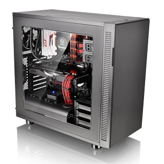 Thermaltake、ストレージ搭載力を高めたミドルタワーケース「Suppressor」