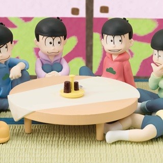 『おそ松さん』六つ子のだんらんをフィギュアで再現、エスパーニャンコ付属