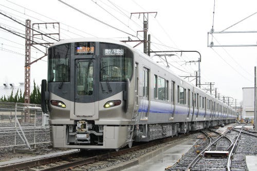 Jr西日本225系2次車 阪和線新車を公開 227系の外観デザインに 写真70枚 マイナビニュース