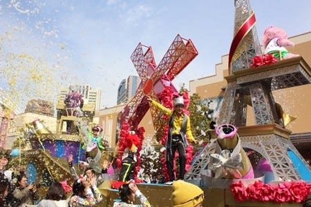 Usj 15周年パレードお披露目 大量の泡が舞う やりすぎ な演出に熱狂 マイナビニュース