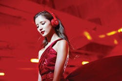 Beats By Dr Dre E Girlsを迎えた Solo2 ワイヤレス のキャンペーン マイナビニュース