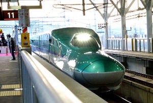北海道新幹線開業! 「はやぶさ」一番列車が新函館北斗駅を発車 - 写真25枚