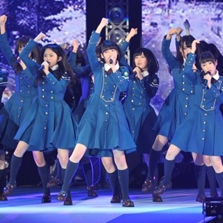 欅坂46、GirlsAwardで観客魅了! デビュー曲など堂々パフォーマンス