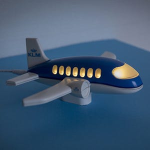 これはかわいい! 家族の帰りを明かりの数で教えてくれる飛行機型ライト登場