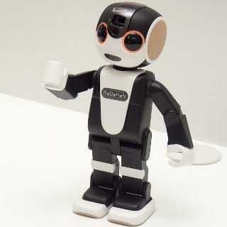 目玉おやじ”を目指すシャープの「ロボホン」 - 話せて踊れるロボット型