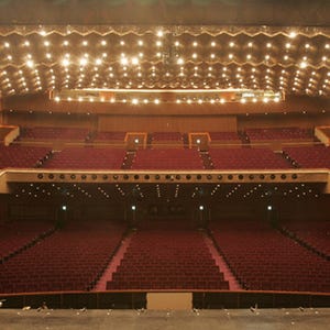 日本ミュージカルの聖地「帝国劇場」とは? - 二度と同じものは作れない、演劇のための大劇場に迫る