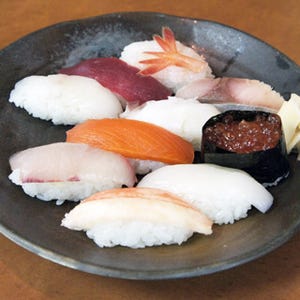 魚のプロも唸る寿司が10貫1,000円! カニもイクラも激旨な札幌市場の朝食店