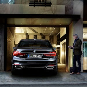 BMW「7シリーズ」車外から遠隔操作で駐車可能「リモート・パーキング」設定