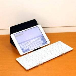 上海問屋、スマホやタブレットに使える三つ折りのBluetoothキーボード