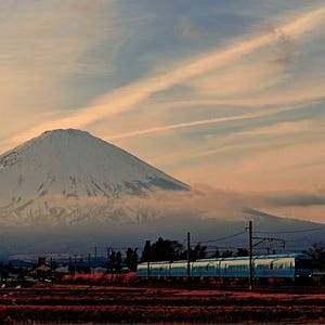 小田急電鉄「季節を走るロマンスカー」テーマに2017年カレンダー写真を公募