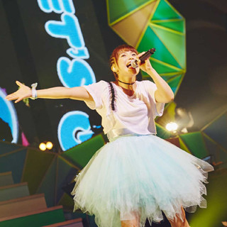 新田恵海、ソロライブで作詞作曲を手がけた「暁」など19曲熱唱