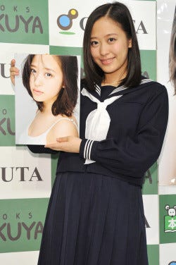 モー娘 小田さくら 初ソロ写真集を手に 嬉し恥ずかしな気持ち と照れ マイナビニュース