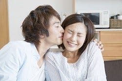 そのキス 臭くない カップルのリアルな口臭問題と対処法 1 朝チュン になったら口臭に気をつけろ マイナビニュース