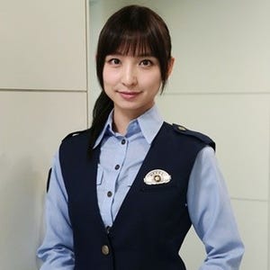 篠田麻里子、初の警官制服姿&ロングヘアを公開「この姿で逮捕したい!」