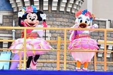 ディズニー夏イベント 見どころ大紹介 新衣装のミッキー ミニーとびしょ濡れ爽快に マイナビニュース