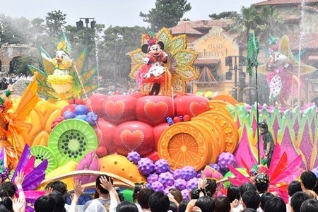 ディズニー夏イベント 見どころ大紹介 新衣装のミッキー ミニーとびしょ濡れ爽快に マイナビニュース