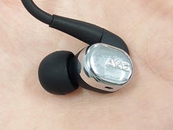 AKGから4万円台のイヤホン「N40」 - ハイレゾ対応・耳かけ・ケーブル