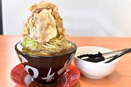 野菜盛りの高さは12cm 神戸発の総重量2kgの 男盛 ラーメンに戦慄した マイナビニュース