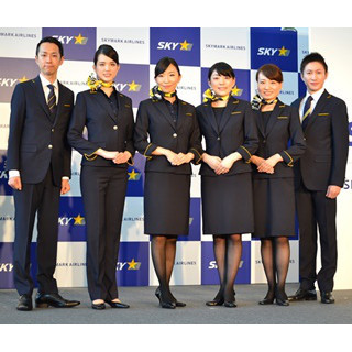 ルフトハンザ レトロ制服のca達が東京の街中へ Tokyo Fashion Flight実施 マイナビニュース