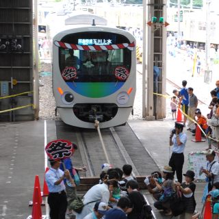 西武鉄道、新宿線南入曽車両基地「電車夏まつり 2016」デザイン電車展示も