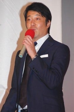 極楽とんぼ コンビで土下座謝罪 山本圭壱10年ぶり地上波復帰 マイナビニュース