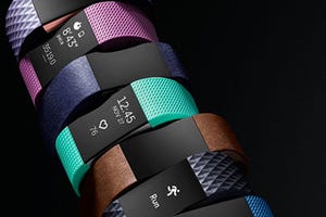 Fitbit、活動量計の主力製品を刷新、「Charge 2」と「Flex 2」を発表